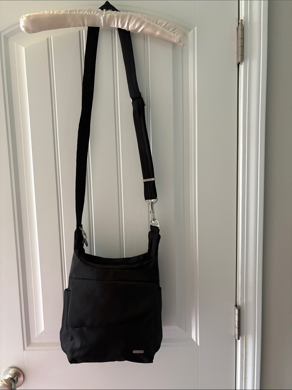 Travelon Black Crossbody Classic Anti-theft Messenger Bag with Adjustable Strap